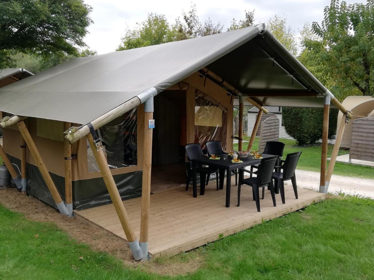 Camping 3 Etoiles - Piscine Chauffee - Vue Montagne سانت-غيرونز المظهر الخارجي الصورة
