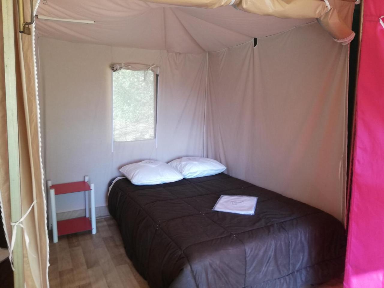 Camping 3 Etoiles - Piscine Chauffee - Vue Montagne سانت-غيرونز المظهر الخارجي الصورة