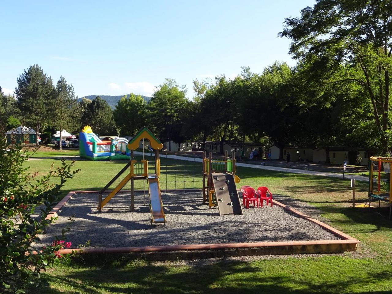 Camping 3 Etoiles - Piscine Chauffee - Vue Montagne سانت-غيرونز المظهر الخارجي الصورة